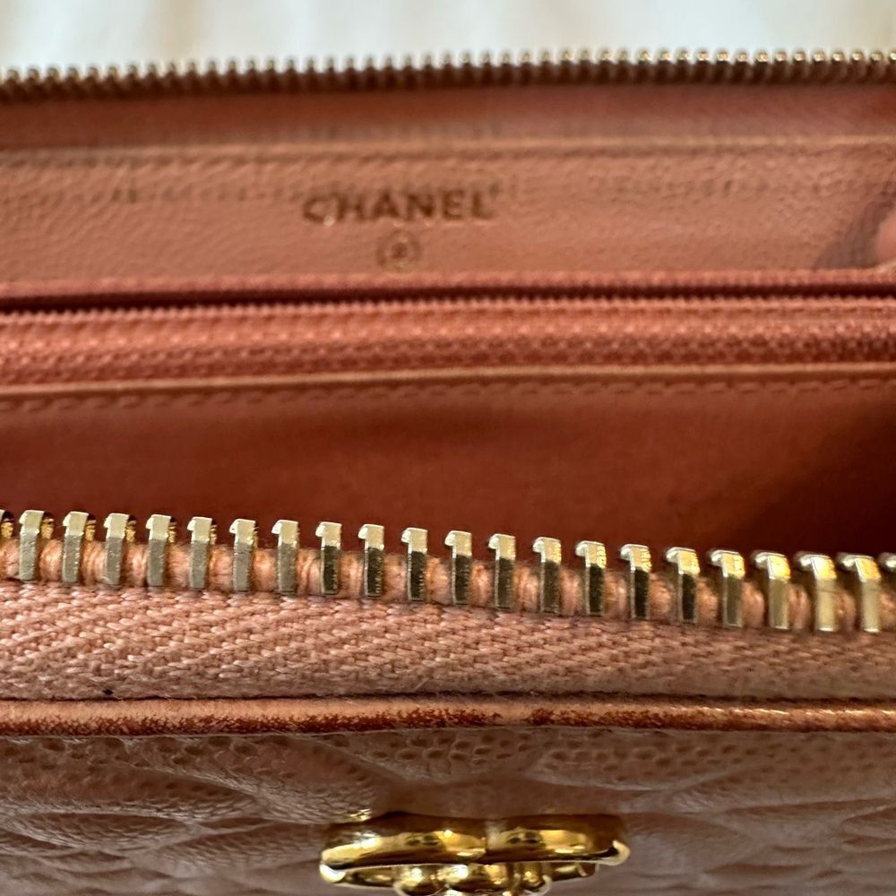 Chanel Tan Leather Embossed Clutch with Gold Turn-Lock logo - Picture 6 of 9